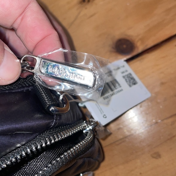 NWT- Everywhere Crossbody- 2L- Black Wanderpuff- W/Crossbody Strap - Picture 13 of 13